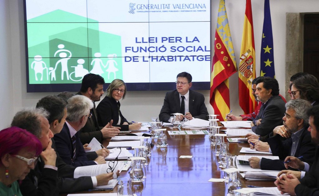 El President de la Generalitat, Ximo Puig, se reúne con el Consejo Asesor de la Ley de Función Social de la Vivienda. 14/03/2016. Foto: J.A.Calahorro.