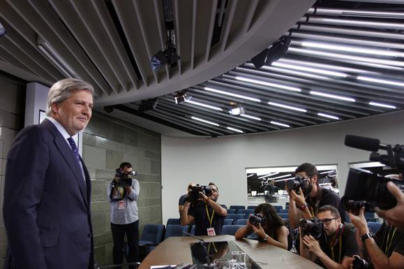 Médez de Vigo en la rueda de prensa en la que dio cuenta, entre otros temas, del recuros de la ley aragonesa.
